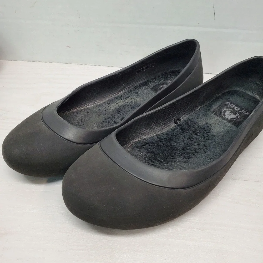 Crocs Women's Black Fleece Lined Ballet Flats Size 7 Slip On Shoes